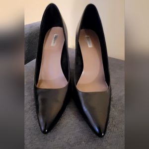 Tahari womens 10 black 3" heels